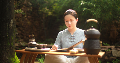 品牌理念：自然养美，草本护肤